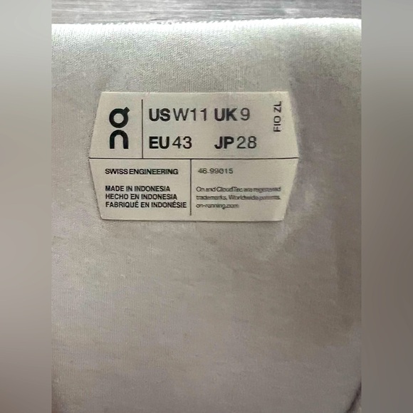 On Running On Cloud Cloudrunner Athletic Shoes - Picture 14 of 16